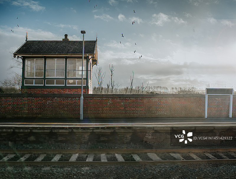 古朴的英国爱尔兰乡村火车站氛围感图片素材