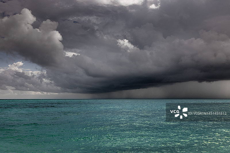 拿骚海岸的暴风云（新普罗维登斯岛，巴哈马）图片素材