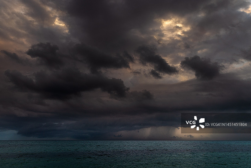 拿骚海岸的热带风暴图片素材