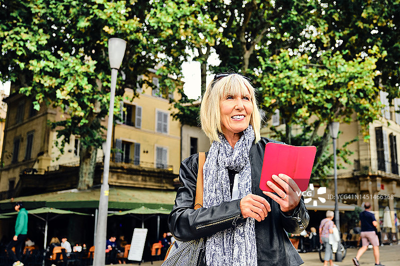 法国普罗旺斯地区艾克斯米拉波大道图片素材