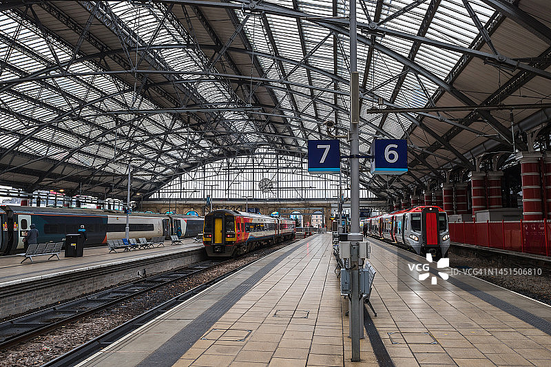 利物浦莱姆街站台上的火车图片素材