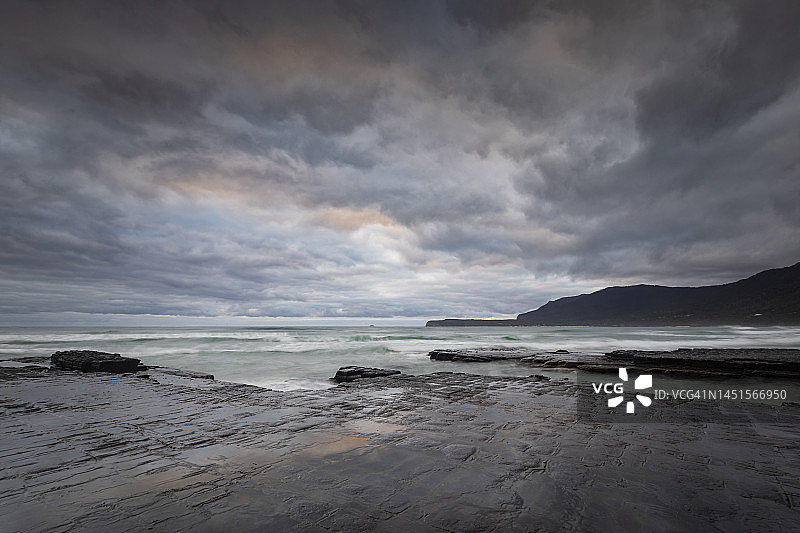 黎明时的镶嵌路面图片素材