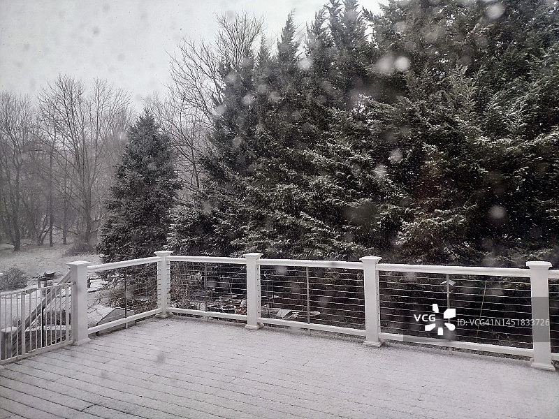 宾夕法尼亚州白雪覆盖的甲板图片素材