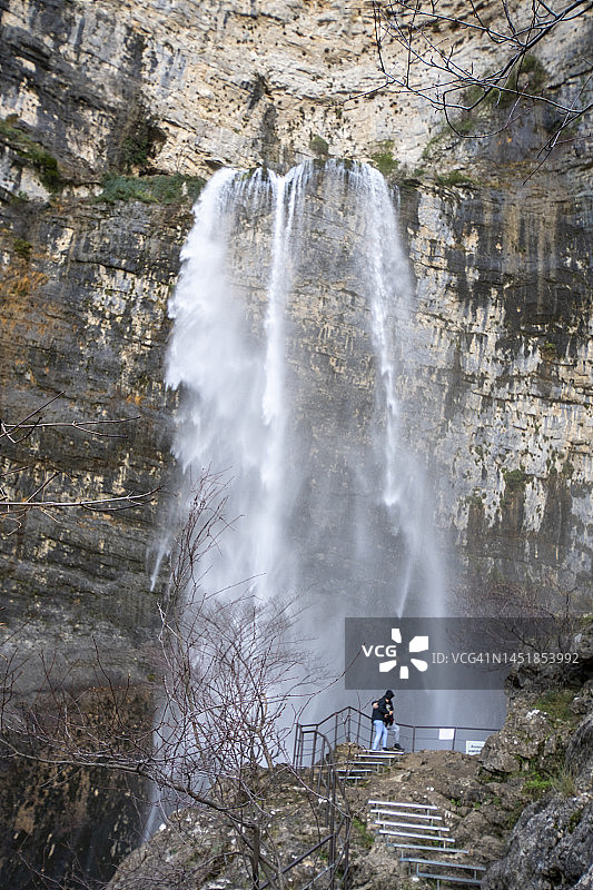 蒙多河源头的瀑布图片素材