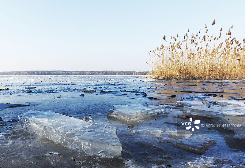 河流上的浮冰图片素材