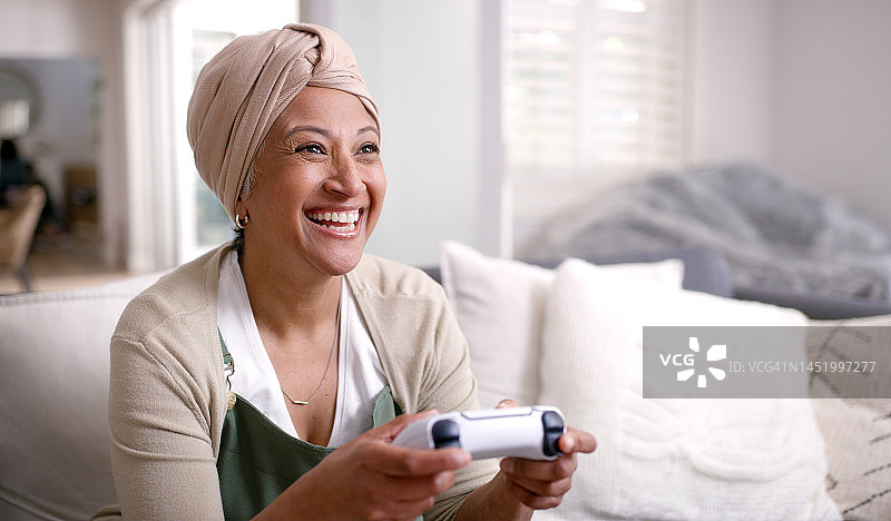 玩游戏的快乐女人图片素材