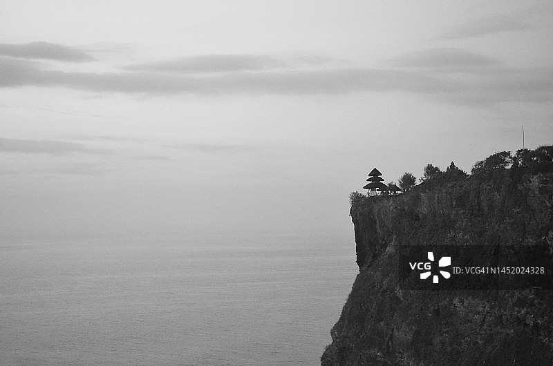 巴厘岛悬崖寺庙剪影图片素材