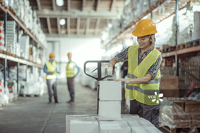 仓库女工图片素材