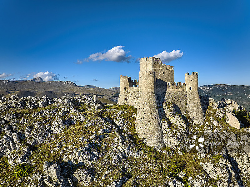 阿布鲁佐国家公园的罗卡卡拉肖图片素材