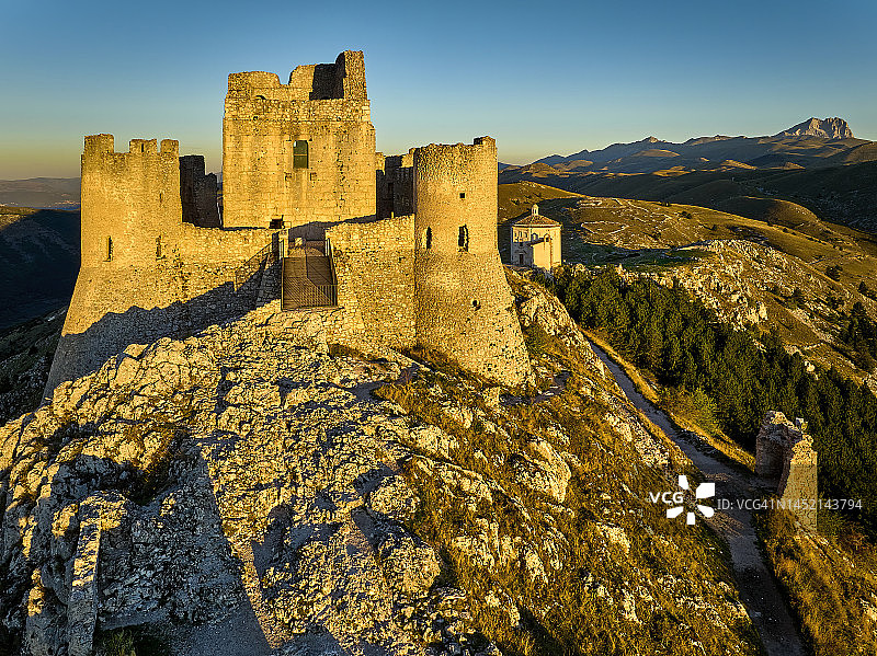 阿布鲁佐国家公园的罗卡卡拉肖图片素材