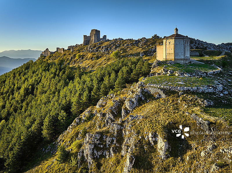 阿布鲁佐国家公园的罗卡卡拉肖图片素材