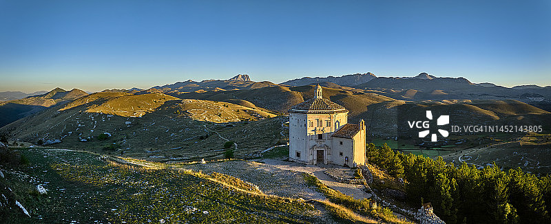 阿布鲁佐国家公园的罗卡卡拉肖图片素材