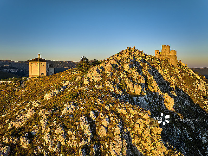 阿布鲁佐国家公园的罗卡卡拉肖图片素材