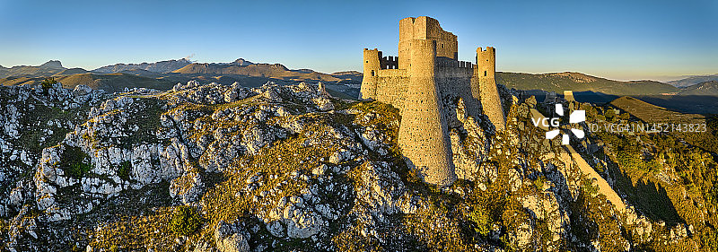 阿布鲁佐国家公园的罗卡卡拉肖图片素材