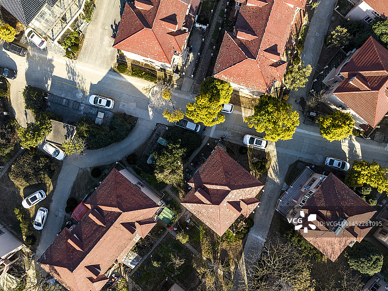 独栋复式住宅鸟瞰图图片素材