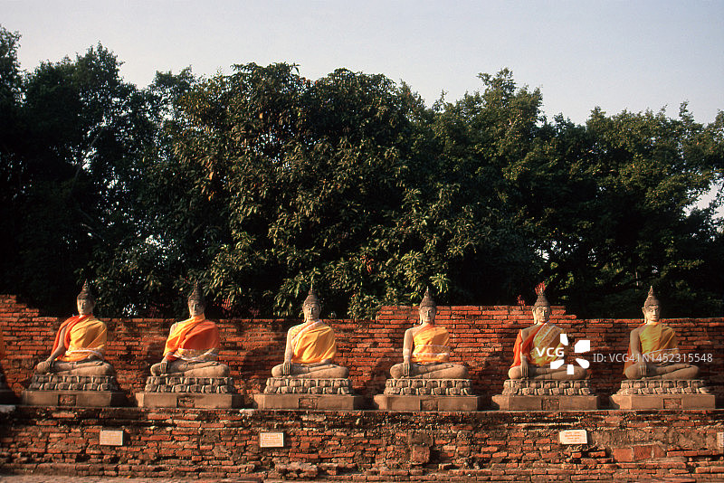 wat Yai Chai Mongkhon（泰国）的佛像图片素材