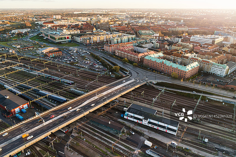 道路和铁路基础设施鸟瞰图片素材