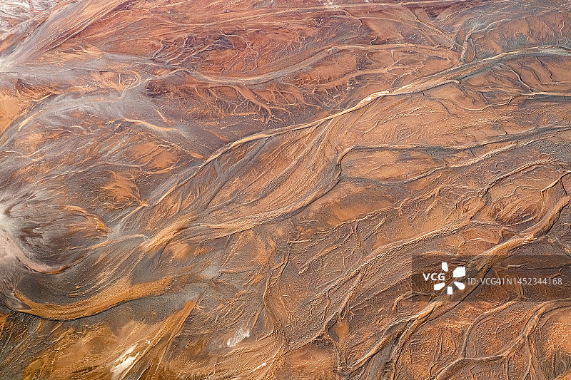 金属冶炼废水污染河流的航拍景象图片素材