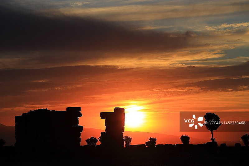 日落下的遗址图片素材