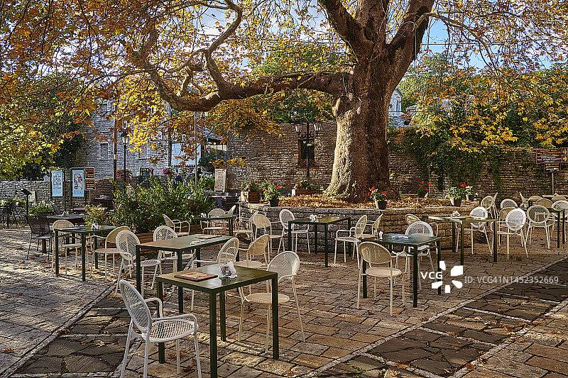 希腊埃皮鲁斯维科斯国家公园的莫诺登德里村图片素材