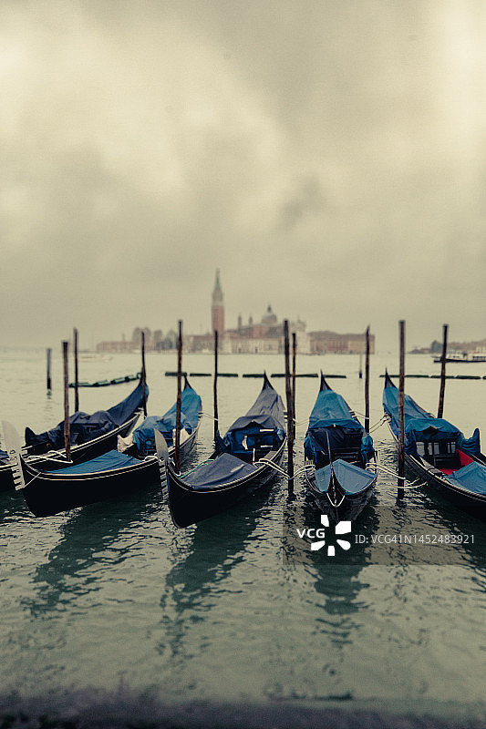 停泊的威尼斯贡多拉图片素材