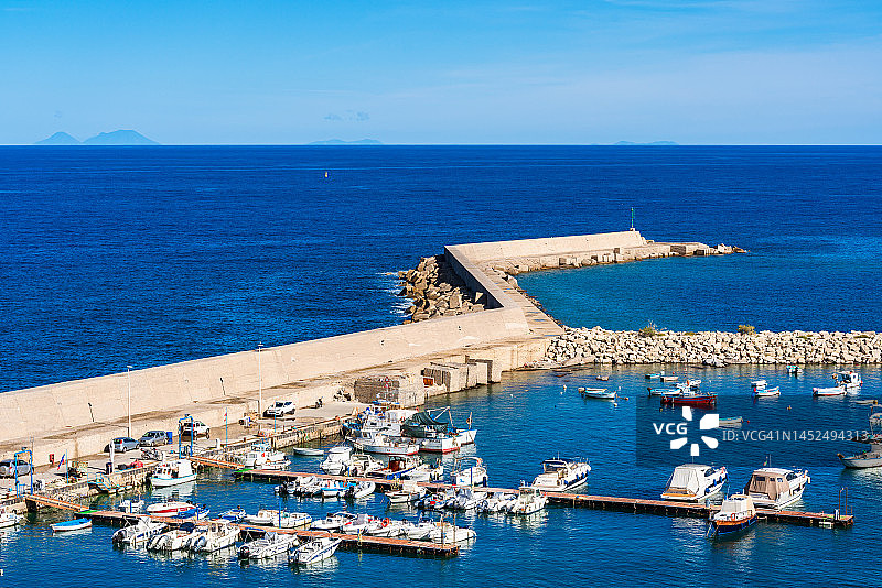 意大利西西里岛切法卢码头图片素材