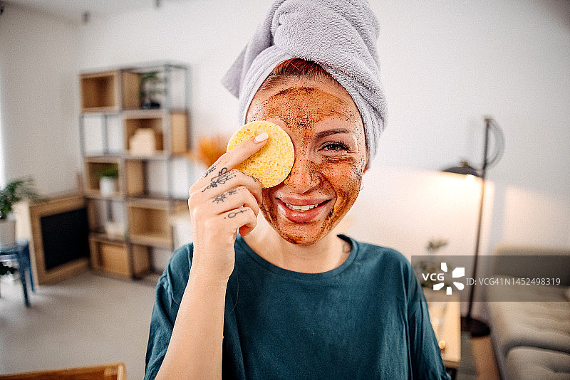 我呵护我的面容图片素材