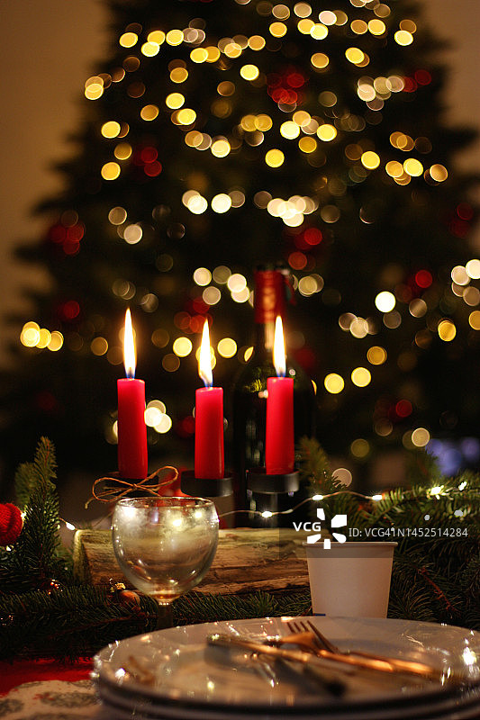 圣诞餐桌：法式节日美食与传统图片素材