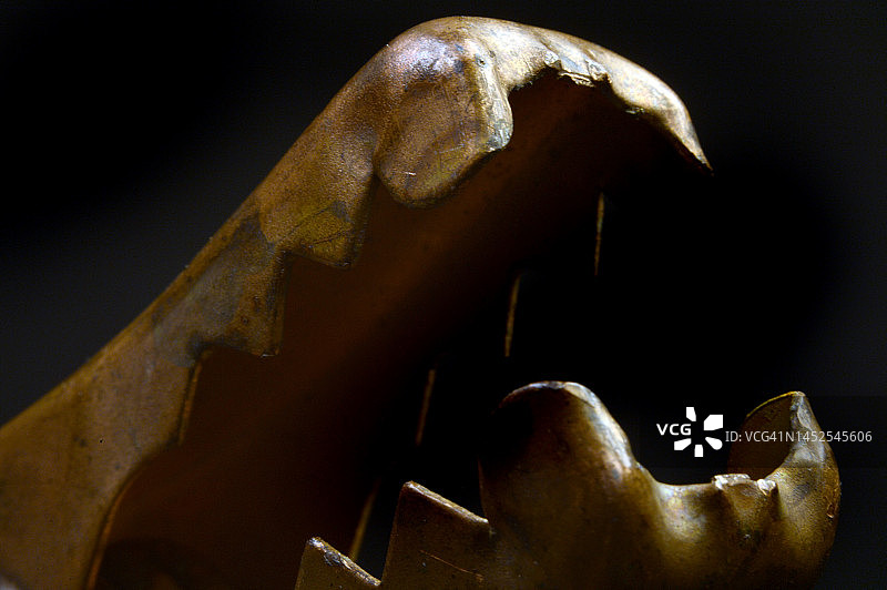 鳄鱼夹跨接电缆图片素材