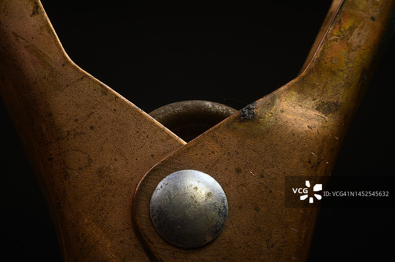 鳄鱼夹跨接电缆图片素材