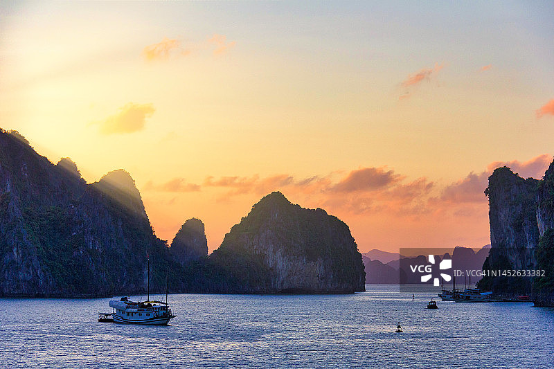 下龙湾的壮丽景色图片素材