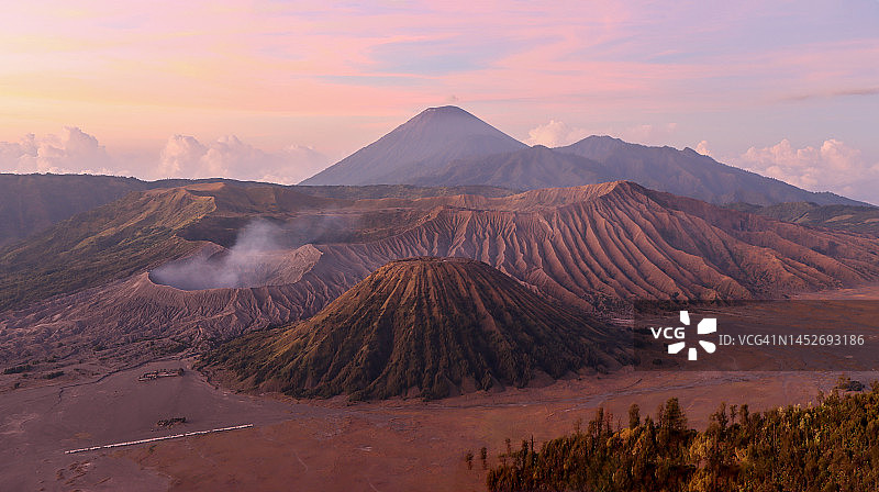 印度尼西亚东爪哇布罗莫火山的日出图片素材