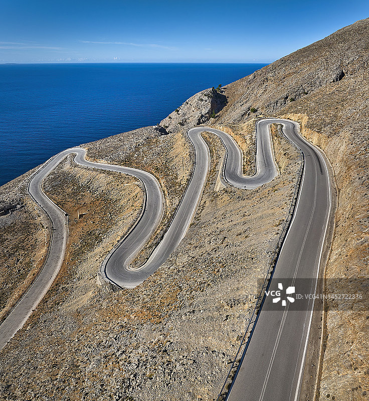 希腊克里特岛上的山路图片素材