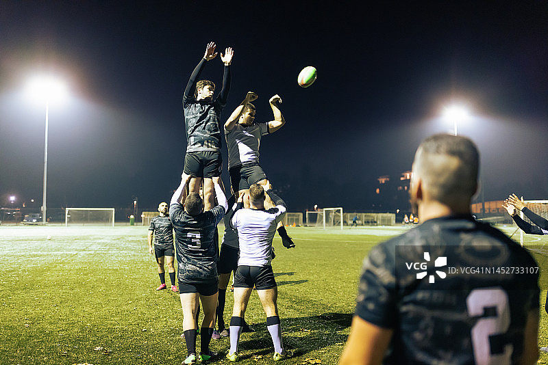 橄榄球争球图片素材