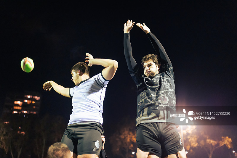 橄榄球争球图片素材