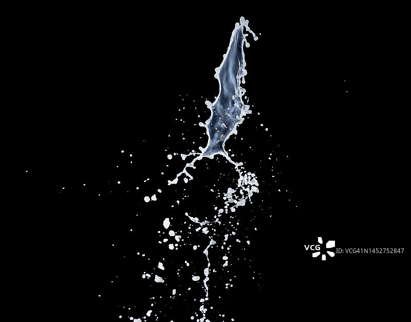 黑色背景上的牛奶飞溅和滴落图片素材