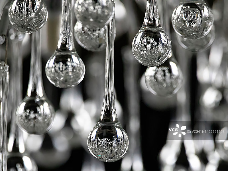 穿过水晶滴的光线图片素材