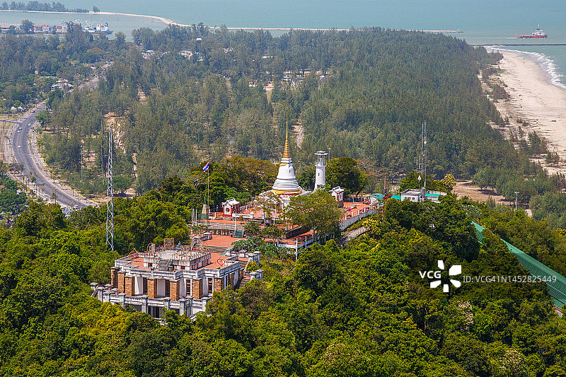 航拍泰国宋卡府唐关山佛塔城市景观图片素材