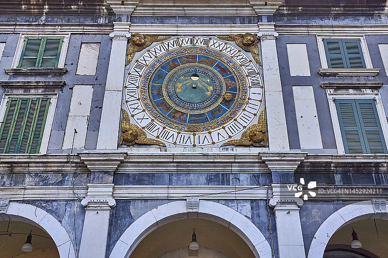 意大利布雷西亚，洛迦广场的时钟塔图片素材