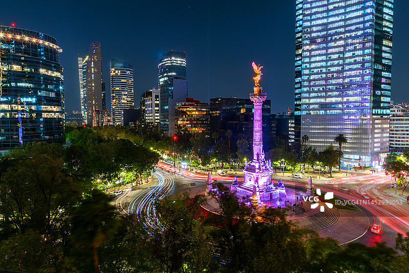 墨西哥城改革大道金融区夜景图片素材