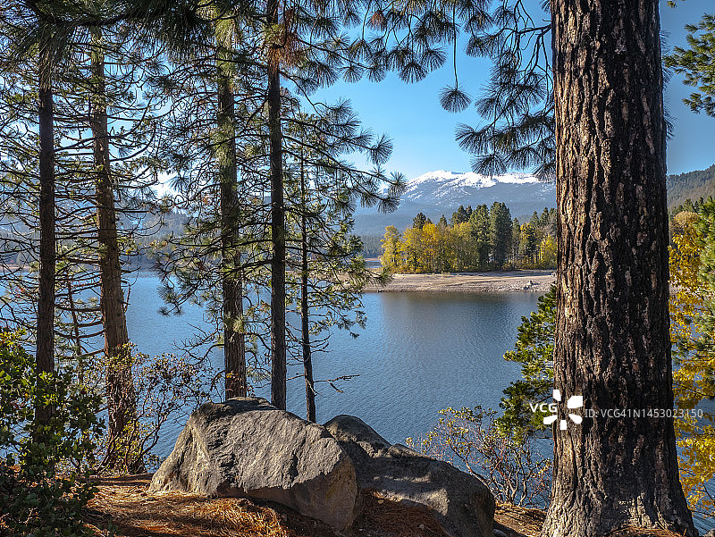 锡斯基尤湖 - 沙斯塔山图片素材