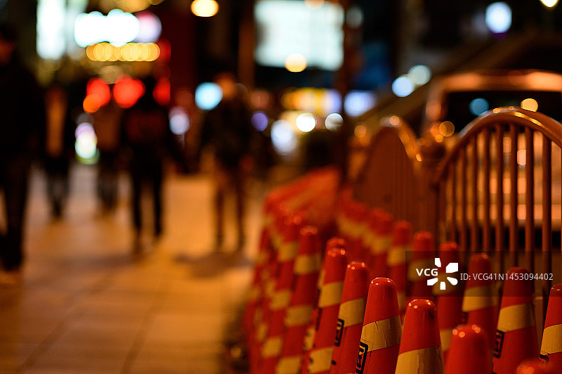 锥体双排排列的景观图片素材