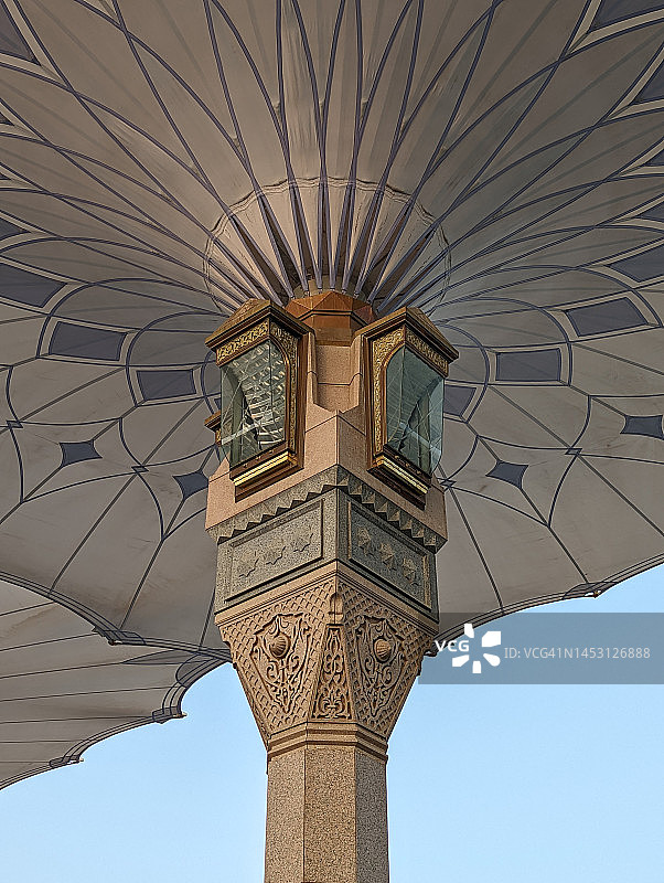 沙特阿拉伯麦地那先知清真寺的自动伞景观图片素材