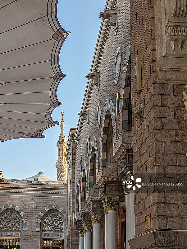 麦地那先知清真寺的伞和尖塔景观图片素材