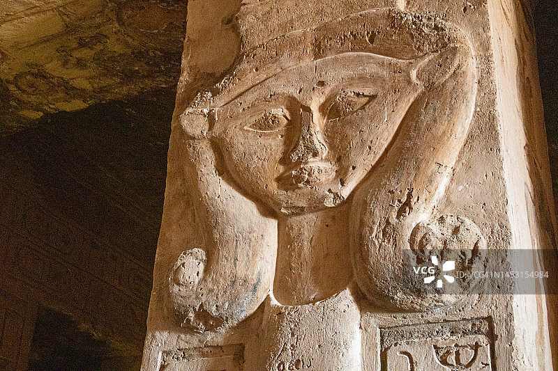阿布辛贝神庙哈索尔柱雕图片素材
