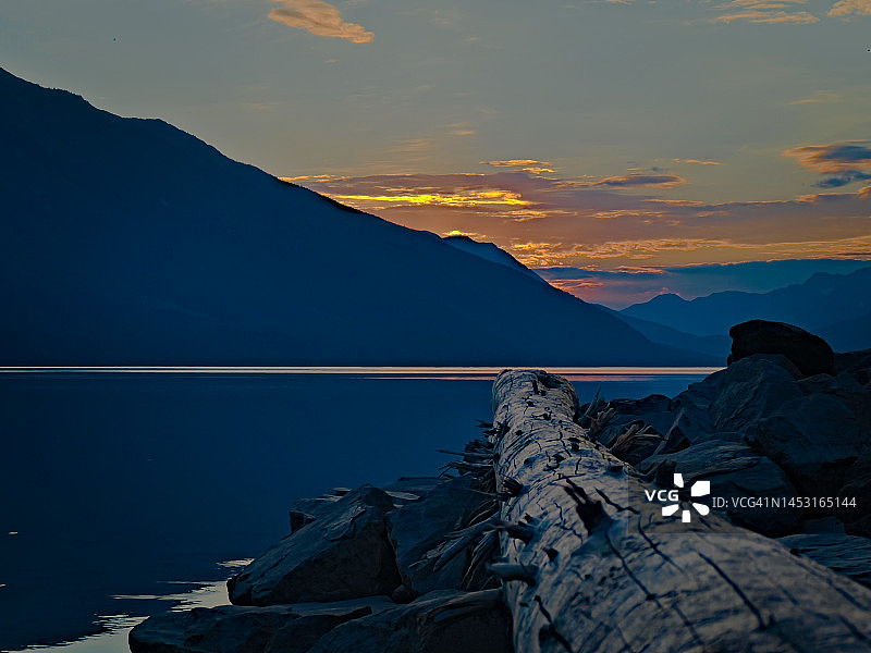 湖岸日落图片素材