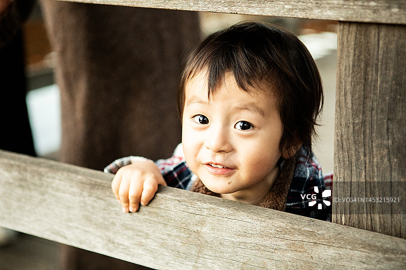 2岁男孩肖像图片素材