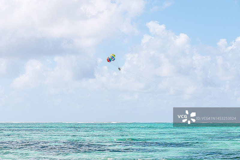 印度洋毛里求斯彩色降落伞图片素材