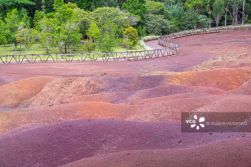 毛里求斯沙马雷尔七色土图片素材