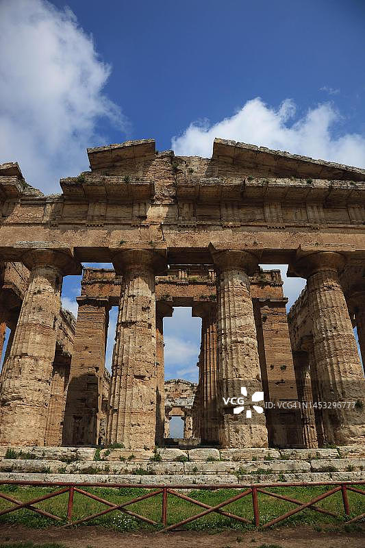 意大利坎帕尼亚帕埃斯图姆的波塞冬神庙和赫拉第二神庙图片素材